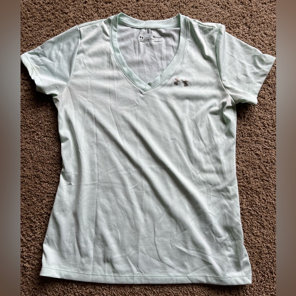 Under Armour DriFit V-Neck Shirt